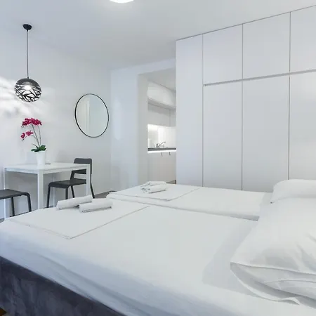 Maria 1 And 2 With Parking Space In The Garage Apartament Dubrownik