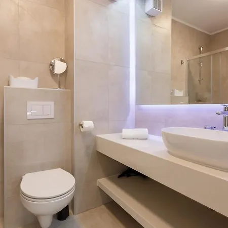 Maria 1 And 2 With Parking Space In The Garage Apartament *