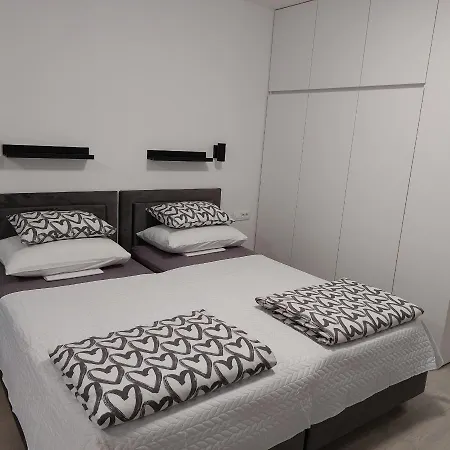 Maria 1 And 2 With Parking Space In The Garage Apartament *