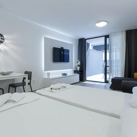 Maria 1 And 2 With Parking Space In The Garage *