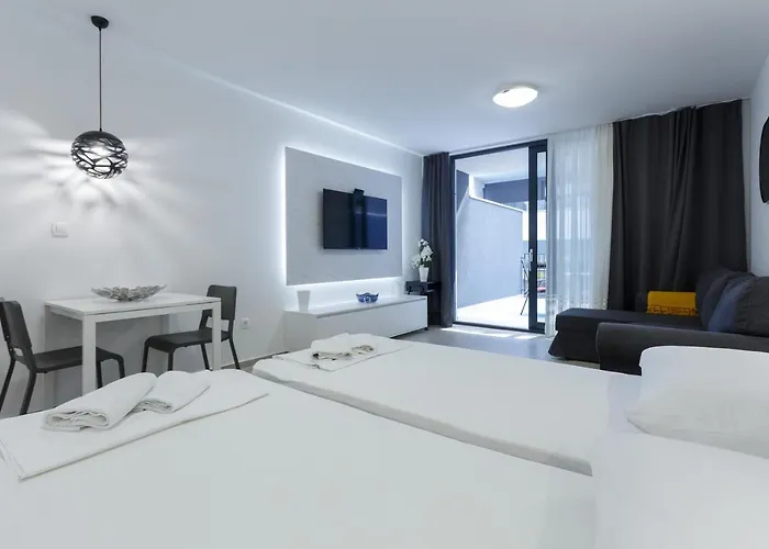 Maria 1 And 2 With Parking Space In The Garage *